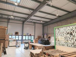 Local 351 m² LE MANS