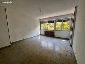 Appartement T4 situé dans un parc arboré