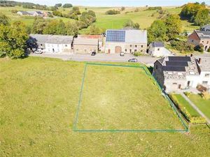 À 9 minutes de Marche  belle parcelle à bâtir de 8ares 33ca