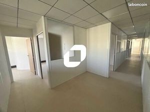 Bureau 278 m²