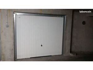 Lot de 2 grands garages fermés - 61 m² – Idéal investisseur ou stockage