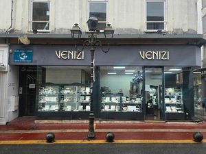 Local commercial Alès