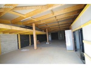 Local 197 m² SAINT VIVIEN