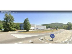 Plusieurs entrepots locaux batiments proche pole mecanique