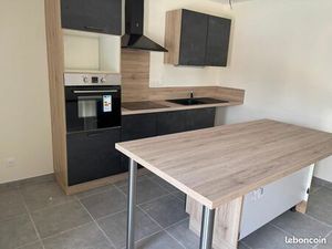 Maison jumelé 15 mois dans ferme T4 dispo début février à Certines