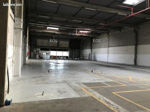 Local logistique 2 630 m²