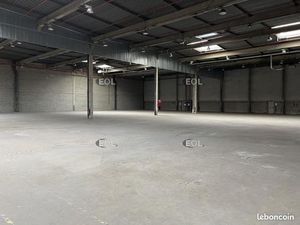 Local logistique 5 402 m²