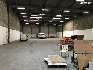 Local logistique 1 386 m²