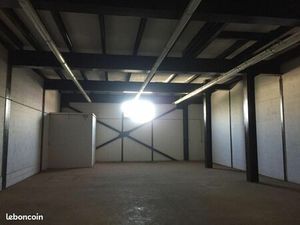 Local industriel 122 m²