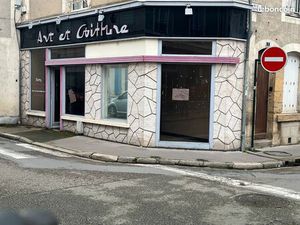 ? Local Commercial à Louer – 32 m² – Plein Centre de La Flèche