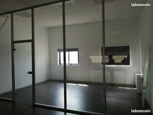 Bureaux et grande salle