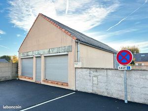 Parking/box 1 pièce 165 m²