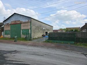 Terrain 1100 m2 avec hangar et logement intégré