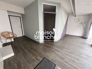 Local 59 m² Surgères