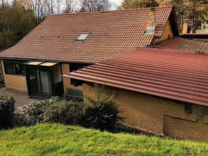 Maison avec grand terrain + dépendance