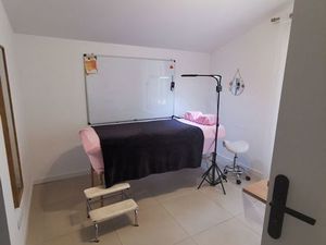 Pièce dans local à Sorgues