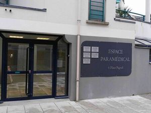 A louer 3 bureaux - type bail professionnel - Bruz 35170 · cœur ville proche mairie  halle