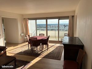 Loue chambre meublee dans bel apparteme plein centre vue degagee