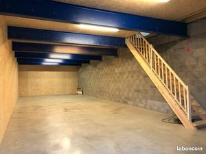 Dépôt - Bureau à la location