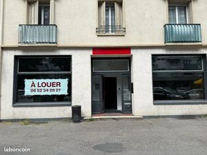Local commercial de 200 m² idéal pour profession  libérale  bureau ou banque