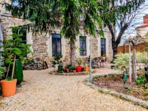 Grande maison de village avec jardin