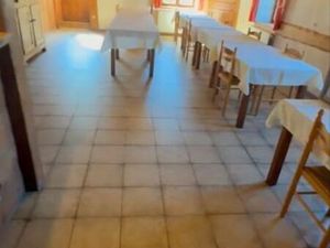 Restaurant tout équipé pour saison d'hiver