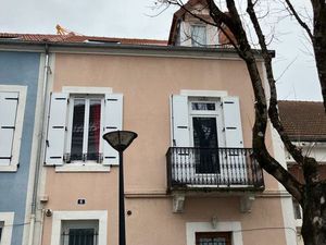 Vichy 6 chambres + 2 douche + 3WC + atelier + cave + jardin