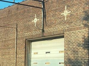 Entrepôt / atelier 70 m² – Avion centre – accès livraison/porte sectionnelle /électricité 