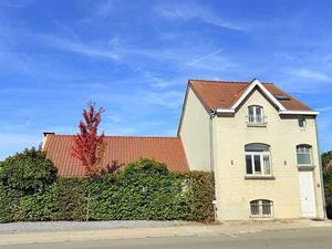 Ravissante maison Villageoise 4 chbre s/24 a. + Grd Parking