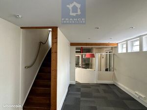 Local 241 m² CALAIS