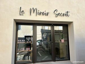 Salon de coiffure prêt à travailler immédiatement