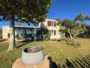 Maison avec terrain  hangar et piscine à Franquevaux Vue sur les étangs  nature et calme..