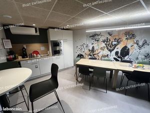 Local commercial 300 m²