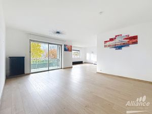 A VENDRE MAISON INDIVIDUELLE AVEC GRANDE TERRASSE .