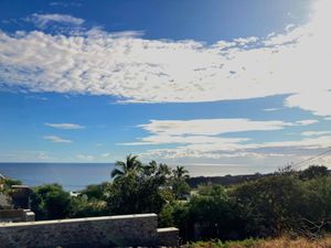 Terrain avec belle vue mer de 302 m² viabilisé à bâtir