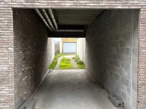 Grand box garage à Bxl pour voiture  camionette ou stockage