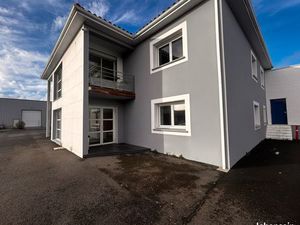 Local professionnel / bureaux à louer – 200 m² – Zone Pôle Sud Leclerc  44115 Basse-Goulai