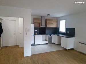 Appartement 3 pièces 65m2  loyer=1320+chg=135/mois