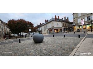 Local commercial de caractère lumineux 120 m² Emplacement stratégique au cœur de Dun-sur-A