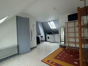 Studio lumineux équipé en hyper centre dans bel immeuble