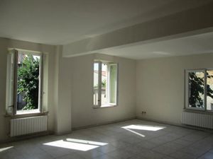 Location maison 5 pièces 200 m² à Rezonville (57130)  1 300 €
