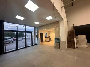 Local d'activités / Showroom sur l'axe principal de Mions