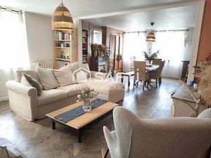 Jolie corps de ferme avec dépendances