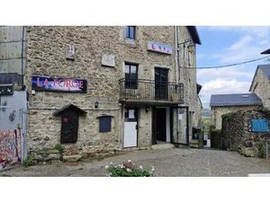 Maison de village avec restaurant et habitation