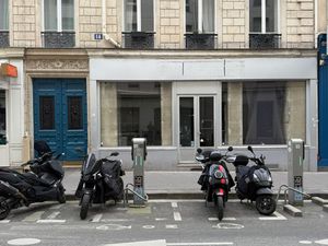 Paris 1er 75 m2 à réinventer Fort potentiel