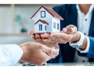 Ensemble immobilier CRAPONNE 1342 m2