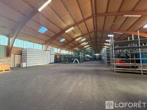 Local d'activité de 700 m² à l'entrée de Krautergersheim