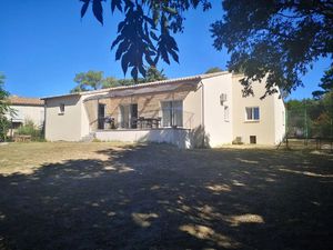 Location maison 4 pièces 113 m² à Saint-Hilaire-d'Ozilhan (30210)  1 249 €