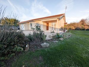 À vendre proche MÂCON ( AIN)  maison de plain -pied de 97 M