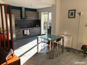 MAISON à Saumur proche commerces  école  bus